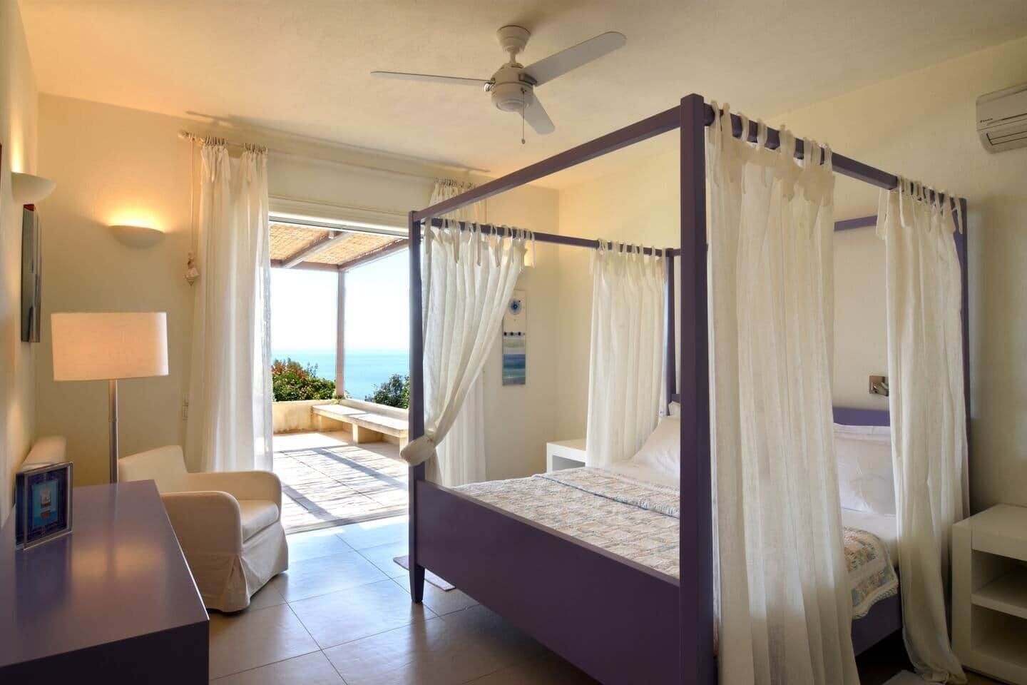 6 bedrooms, iron/ironing board, WiFi, bed sheets
