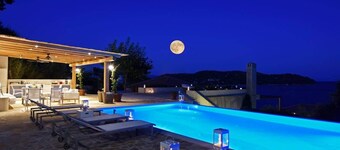 GoldieLocks 6-Bedroom Beachfront Villa Skiathos
