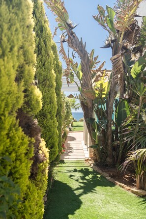 Property grounds - Luxury Villa with infinity pool and breathtaking sea view (New Prices) (Urbanização Ponta da Gaivota, Lagos)