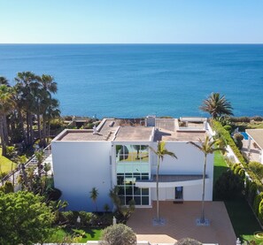 Exterior - Luxury Villa with infinity pool and breathtaking sea view (New Prices) (Urbanização Ponta da Gaivota, Lagos)