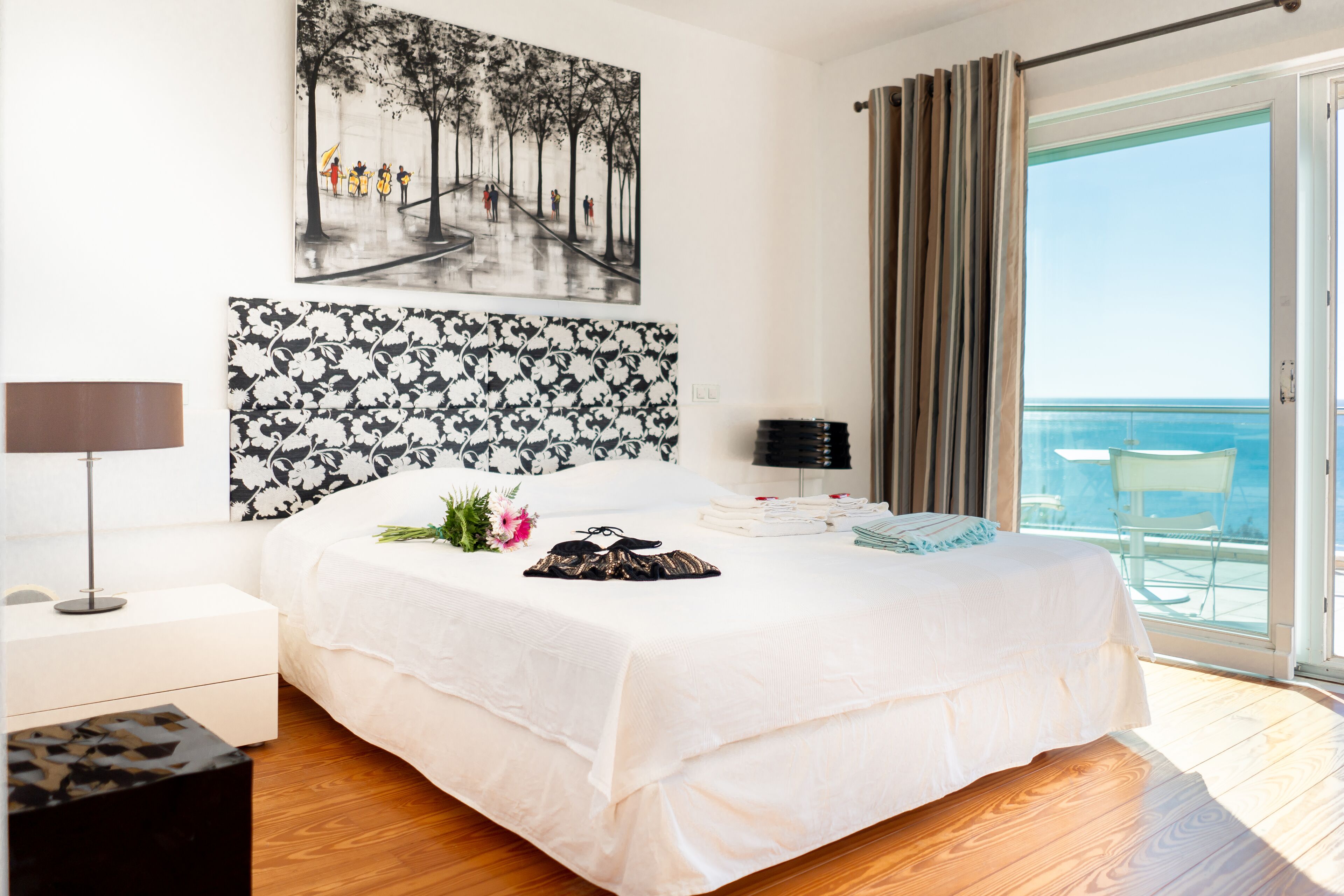 7 bedrooms, desk, iron/ironing board, travel crib