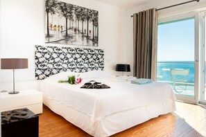 7 bedrooms, desk, iron/ironing board, travel crib - Luxury Villa with infinity pool and breathtaking sea view (New Prices) (Urbanização Ponta da Gaivota, Lagos)