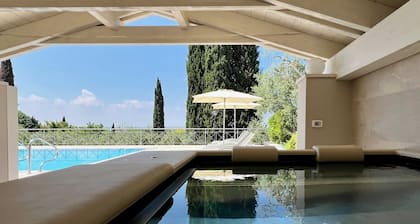 Luxury & Chic Rental Villa Lake Garda Lazise. Lake view and swimming pool