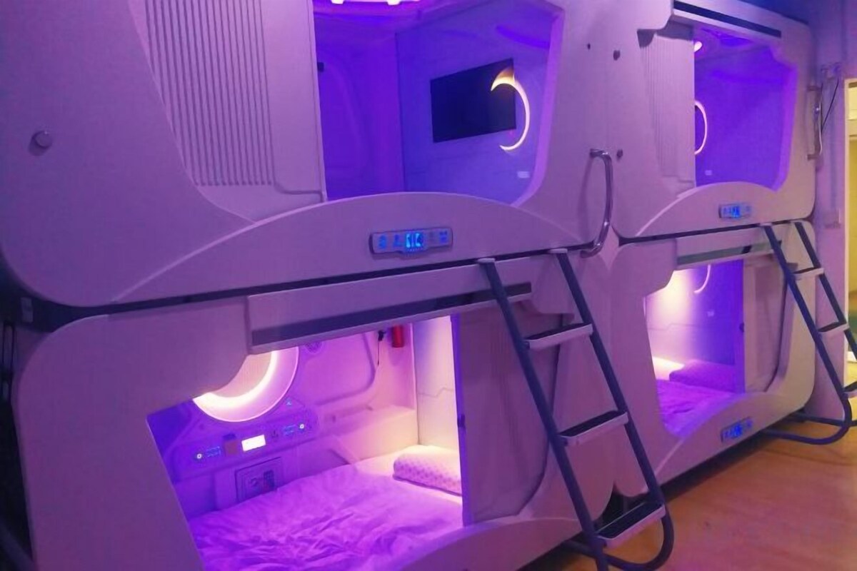 Single Capsule Room