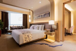 Suite Deluxe | Minibar, coffre-fort, bureau