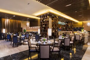 2 restaurants, breakfast, lunch, dinner served; Chinese cuisine