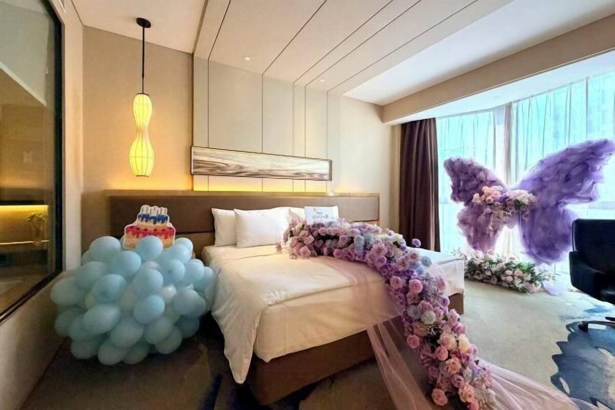 Minibar, Zimmersafe, Schreibtisch, laptopgeeigneter Arbeitsplatz