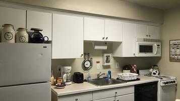 Premium Condo, 1 Bedroom, Kitchen (Unit W7) | Private kitchen | Fridge, microwave, coffee/tea maker