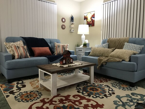 Premium Condo, 1 Bedroom, Kitchen (Unit W7) | Living room