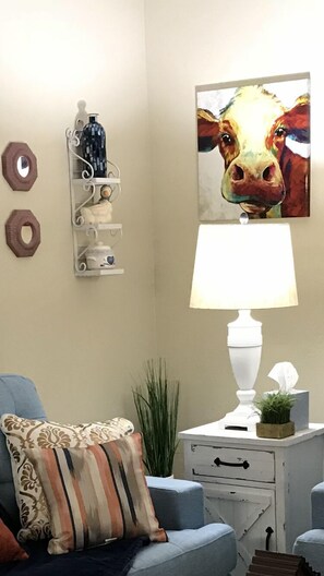 Living room - Parkway Suites (West Valley City)