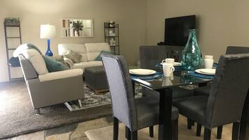 Kondominium Premium, 1 kamar tidur, dapur (Unit E8) | Area keluarga | TV layar datar dan film berbayar