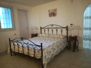 2 室のベッドルーム、アイロン / アイロン台、WiFi、ベッドシーツ