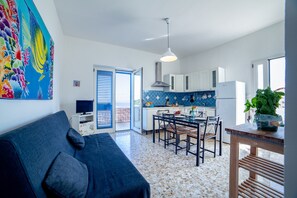 TV - Seaview apartment with beautiful terrace with BBQ deck rocking (Marina di Novaglie)