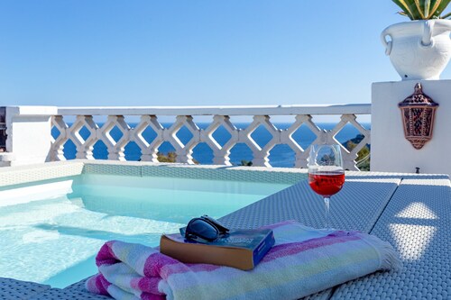 Seaview apartment with beautiful terrace with BBQ deck rocking