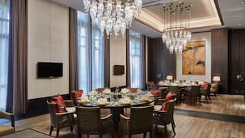 2 restaurants, serveren ontbijt, lunch, diner, Chinese gerechten