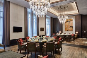2 ristoranti, aperti a colazione, a pranzo e a cena, cucina cinese