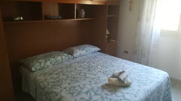 3 Schlafzimmer, Schreibtisch, BĂŒgeleisen/BĂŒgelbrett, Reisekinderbett