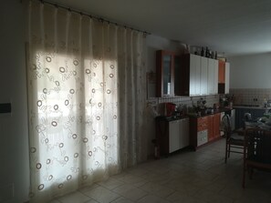 Fridge, microwave, oven, stovetop - VILLA RAFFAELA (marine reserve of Torre Guaceto) between sea and ancient olive trees (Serranova, San Vito dei Normanni, Brindisi, Italia)