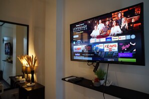 Design Room | Television - The Palms Resort & Bar (San Narciso)