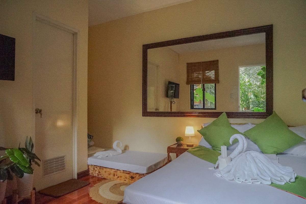 Habitación triple clásica | 1 habitación y ropa de cama