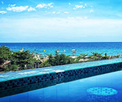 The Palms Resort & Bar