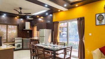 Elite-Villa, eingeschränkter Meerblick, Meerseite | Eigene Küche | Kühlschrank, Mikrowelle, Ofen, Wasserkocher mit Kaffee-/Teezubehör