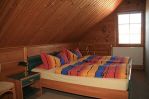 2 間睡房、可攜式嬰兒床、Wi-Fi、床單