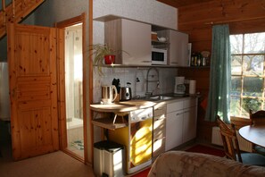 Kjøleskap, mikrobølgeovn, oppvaskmaskin og kaffetrakter/tekoker