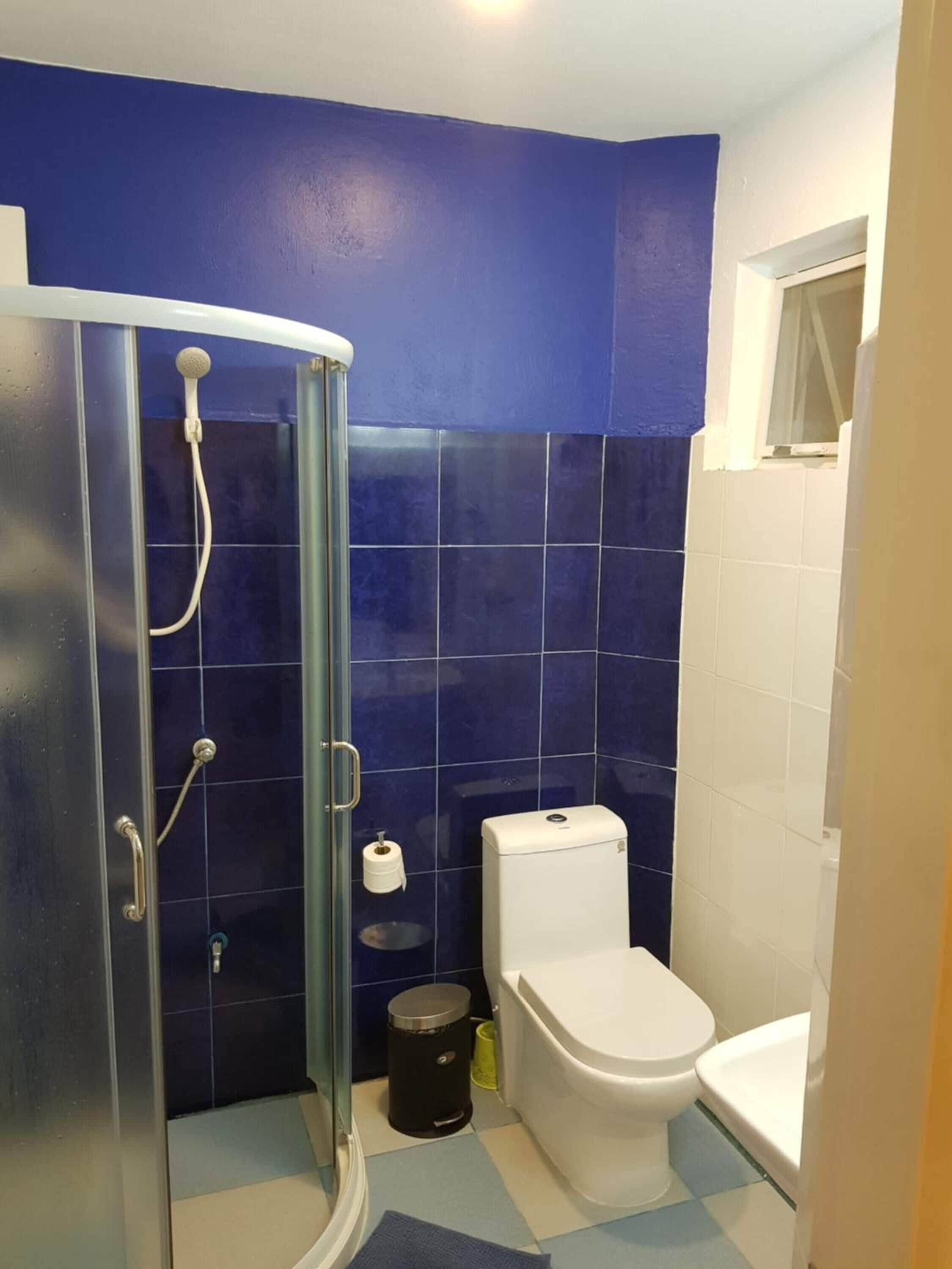 shower, free toiletries, towels