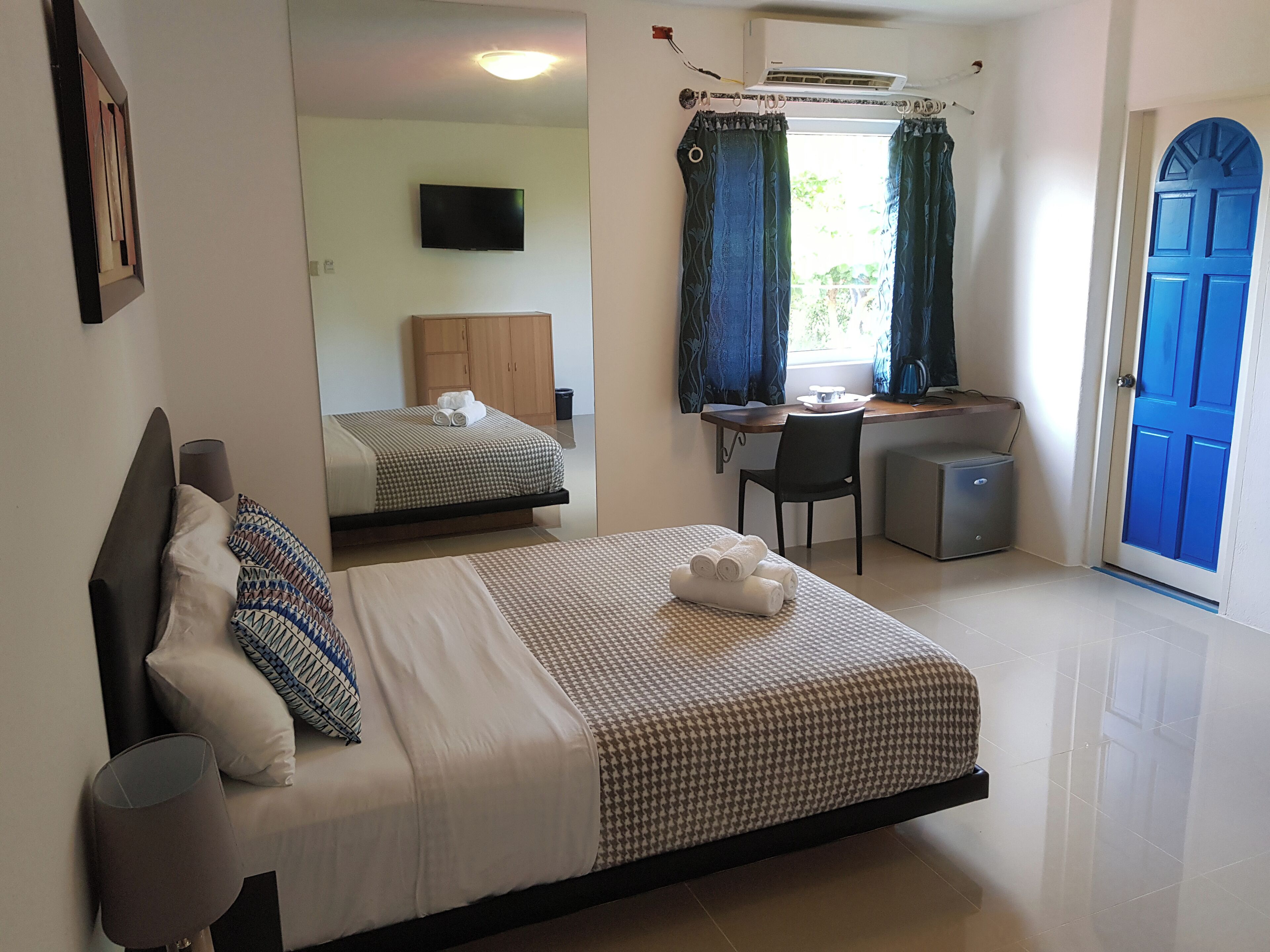 Coffres-forts dans les chambres, bureau, Wi-Fi gratuit, draps fournis