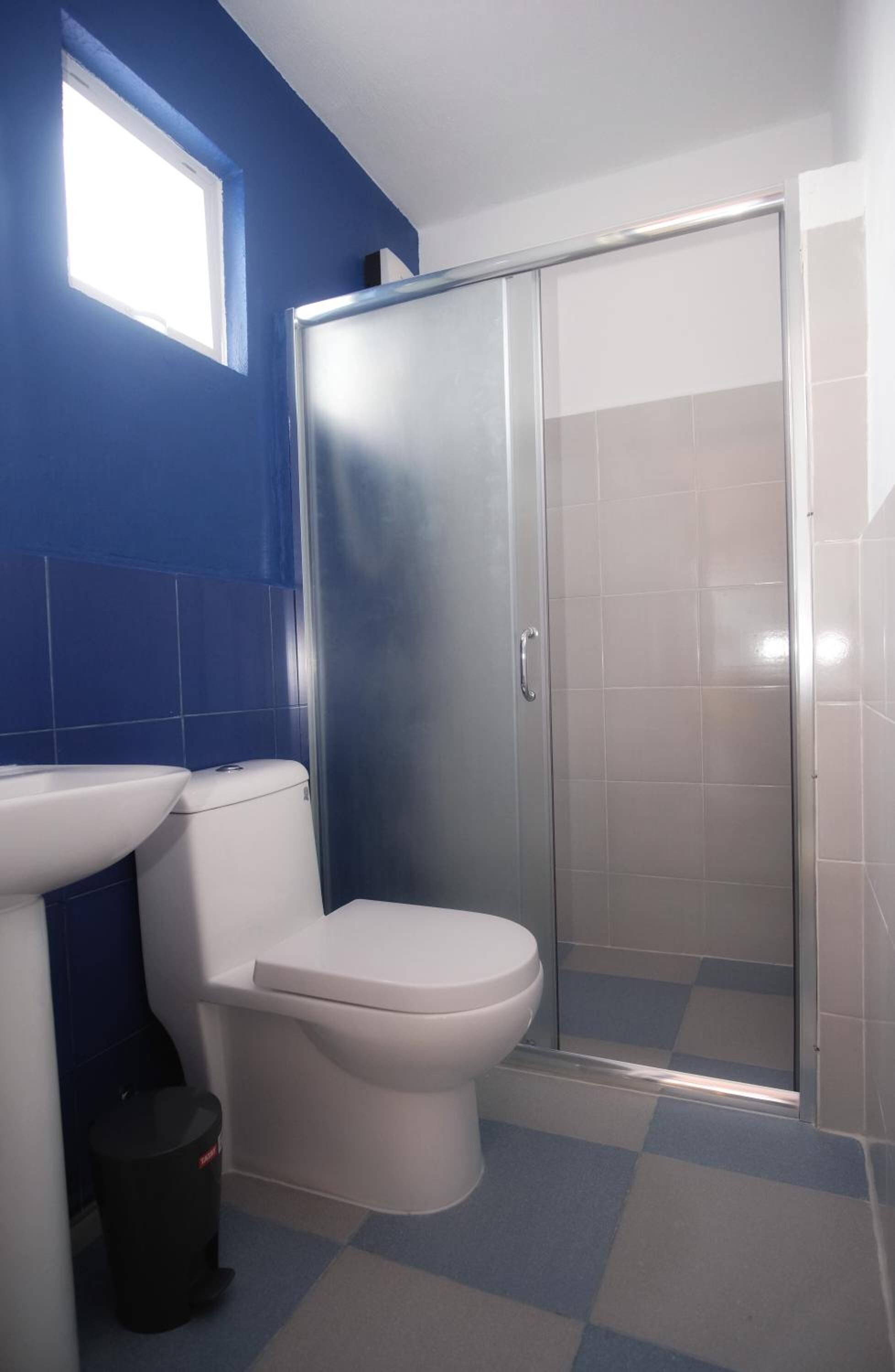 shower, free toiletries, towels