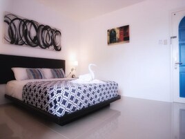 Quarto luxo (King) | Cofres nos quartos, escrivaninha, Wi-Fi de cortesia, roupa de cama