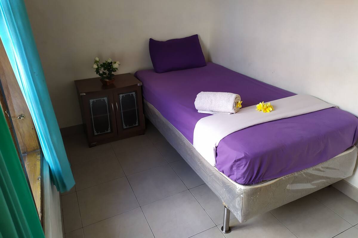 Chambre Simple, 1 lit une place | Chambres insonorisées, Wi-Fi gratuit, draps fournis