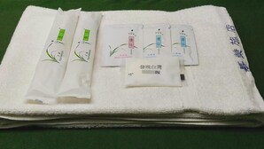 Cortinas opacas, sistema de insonorización, wifi gratis y ropa de cama
