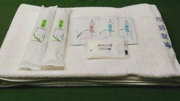 Rideaux occultants, chambres insonorisées, Wi-Fi gratuit, draps fournis