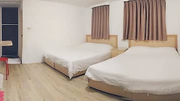 Blackout drapes, soundproofing, free WiFi, bed sheets