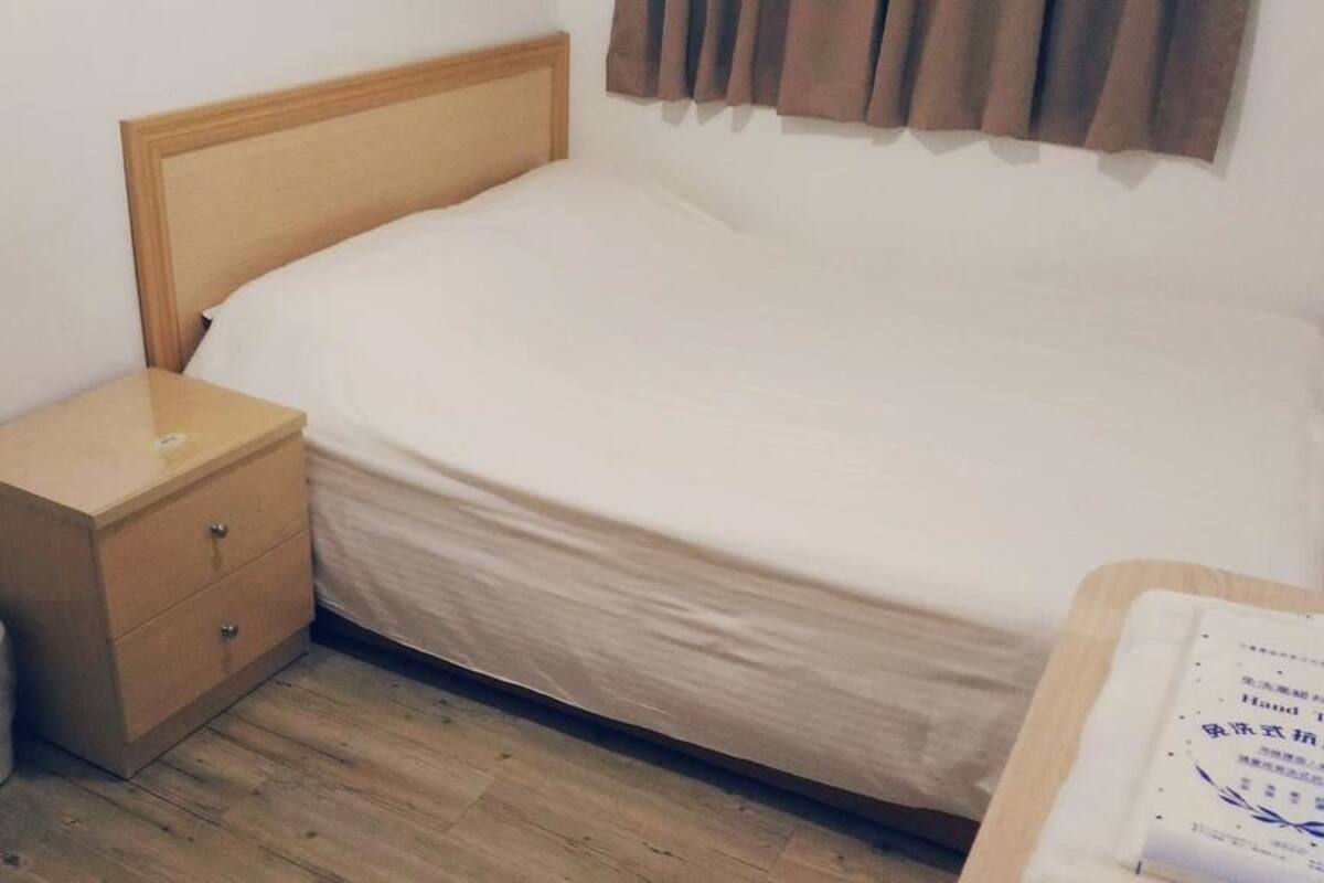Blackout curtains, soundproofing, free WiFi, bed sheets