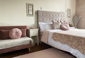 Quarto casal luxo, 1 cama King (The Lillian Belle) | Cortinas blackout, Wi-Fi de cortesia, roupa de cama