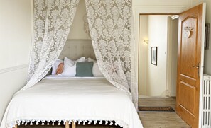 Deluxe Double Room, 1 King Bed (The Ashley Morgan) | Blackout drapes, free WiFi, bed sheets - The Corner (Noirmoutier-en-l'Ile)