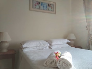 คอมฟอร์ทคอนโด, 4 ห้องนอน, วิวสระว่ายน้ำ | 4 ห้องนอน, โต๊ะทำงาน, เตารีด/โต๊ะรีดผ้า, Wi-Fi ฟรี