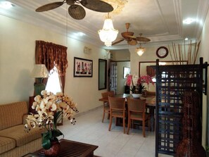 LED TV - Aini's Guest House In Vista Amani Condo (Kuala Lumpur)