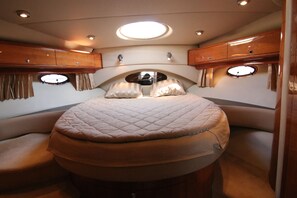 Suite (Secret - Private Yacht Stay)