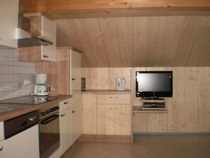 Kühlschrank, Mikrowelle, Ofen, Geschirrspüler