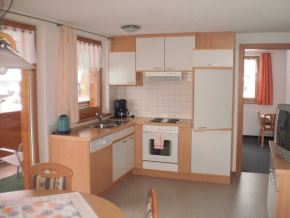 Kühlschrank, Mikrowelle, Ofen, Geschirrspüler