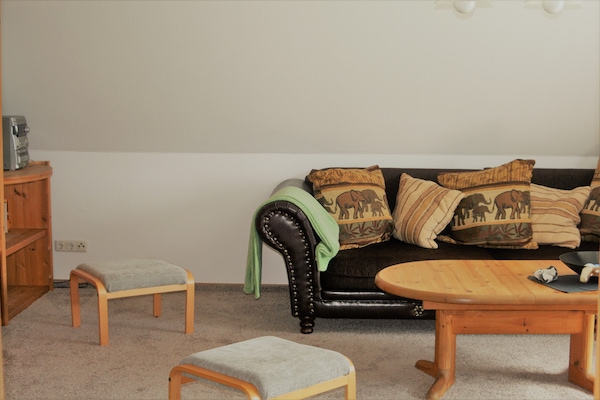 Fernseher, Bücher, Musikbibliothek, Stereoanlage