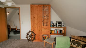 TV, books, music library, stereo