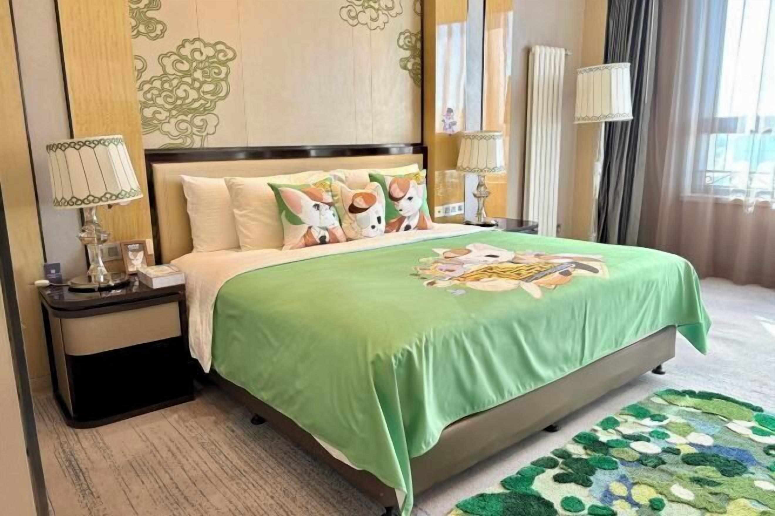 Minibar, safe på rommet, skrivebord og skrivebord for bærbar PC