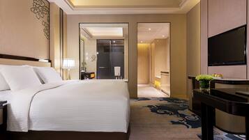 Minibar, in-room safe, desk, laptop workspace