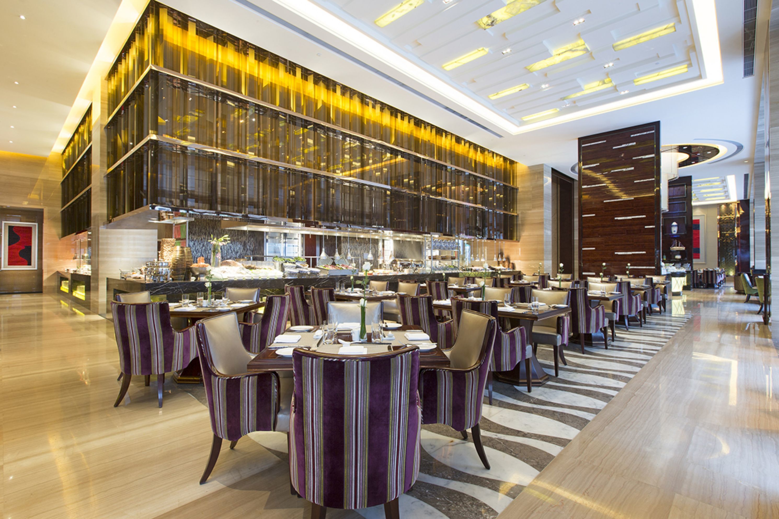 2 restaurants, breakfast served