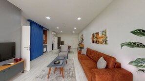 1 quarto, escrivaninha, espaço de trabalho para notebook